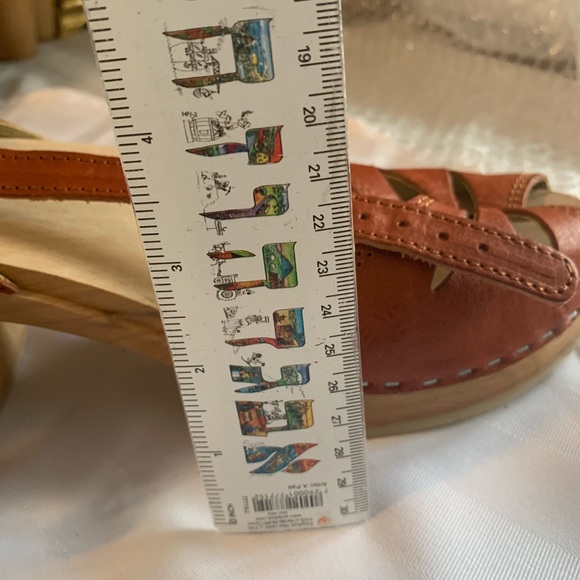 Leather clogs - Picture 8 of 8